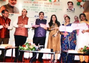 Deputy CEO Mr. Shukla, Chairman Mr. Saxena, Hon’ble Minister Nitin Gadkari ji, Dr. Deepali Bhardwaj, Dr. Madhu Sharma, Mrs. Sonia Khurana