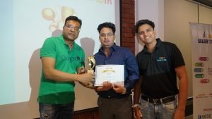 Mr. Sandeep Aggarwal, Founder and CEO rewarding the Seller at Droom Seller Meet