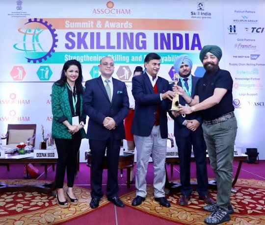 Frankfinn Received the Gold Award for “Best Higher Vocational Institute for Skill Development - 2019”