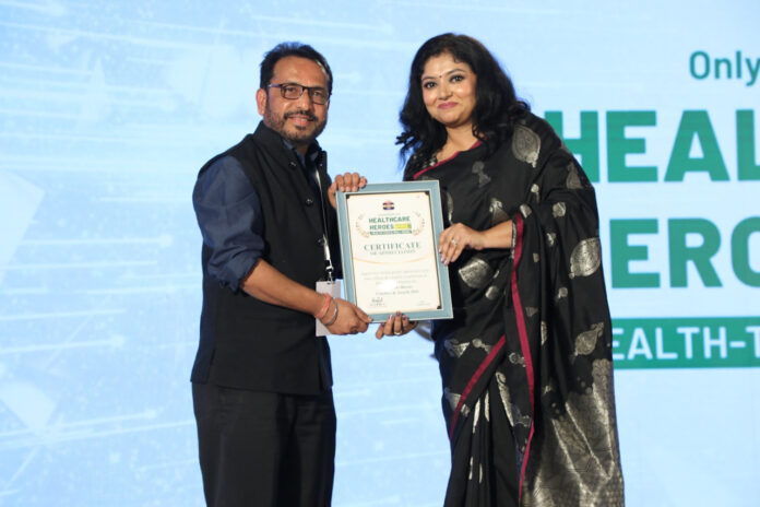 CS Jadhav, Promoter & Director, Instashield with Megha Mamgain, AVP – Business Head, Health & Lifestyle at the award ceremony