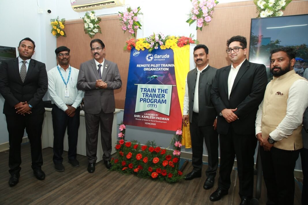 Garuda Aerospace Inaugurates India’s First Agri-Drone Indigenization Facility, Expanding Innovation & Skill Development Hon’ble Minister Shri Kamlesh Paswan inaugurates India’s first-of-its-kind drone manufacturing hub and 300 Centres of Excellence