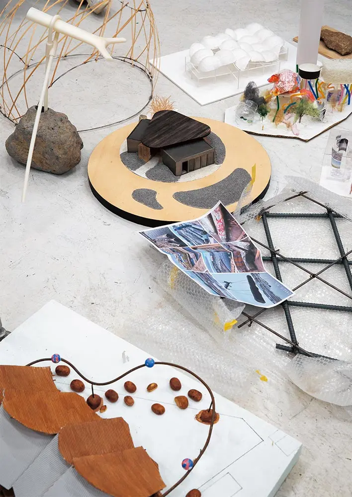 TOTO GALLERY Slide Work 1