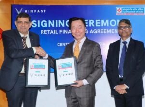 The MoU was formally signed by Mr. Pham Sanh Chau and Mr. Vivek Kumar, General Manager – Retail Assets Department, Central Bank of India