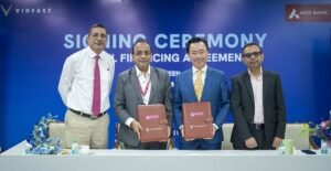 The MoU was signed by Mr. Pham Sanh Chau, CEO of VinFast Asia, with Mr. Munish Sharda, Executive Director, Axis Bank, and Mr. Hemant Nagpal, Business Head – Wheels at Axis Bank
