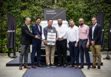 Kia India Accelerates Sustainable Corporate Mobility as Carens Clavis EV Crosses 1,100+ Units, Adds 100-Unit Deal with Refex Mobility Mr. Atul Sood, Senior Vice President - Sales & Marketing ; Mr. Sunhack Park, Chief Sales Officer from Kia India Leadership; along with the Refex Mobility team - Mr. Meet Goradia, COO; Mr. Ankit Grover, CBO and Mr. Anirudh Arun, CEO - at the Kia Carens Clavis EV fleet handover ceremony