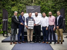 Mr. Atul Sood, Senior Vice President - Sales & Marketing ; Mr. Sunhack Park, Chief Sales Officer from Kia India Leadership; along with the Refex Mobility team - Mr. Meet Goradia, COO; Mr. Ankit Grover, CBO and Mr. Anirudh Arun, CEO - at the Kia Carens Clavis EV fleet handover ceremony