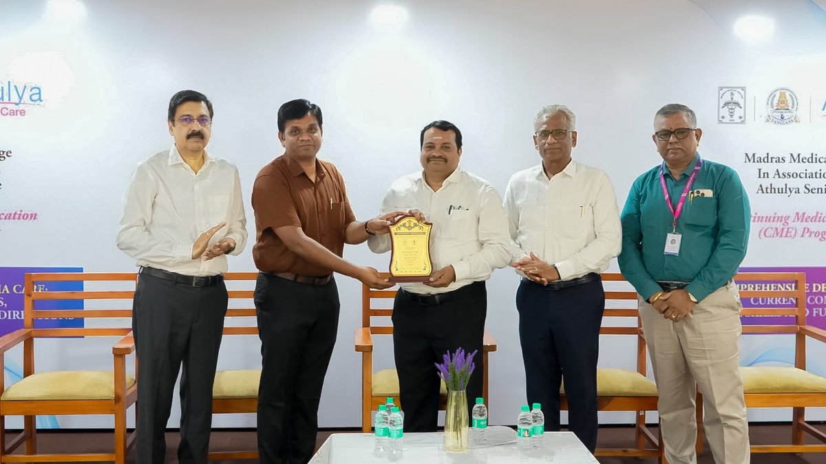 G. Srinivasan, Founder & CEO, Athulya Senior Care, felicitates Prof. Dr. Shankar Shanmugam, Principal, Madras Medical College (MMC) and Registrar, Tamil Nadu Nurses and Midwives Council
