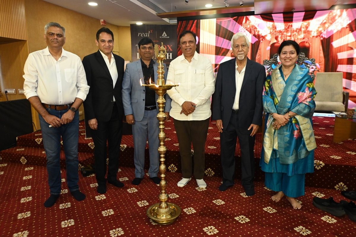 Manish Kumar, Vishal Kalantri, Pramod Borate, Ashish Shelar, Somesh Batra and Neera Inamdar - From L to R