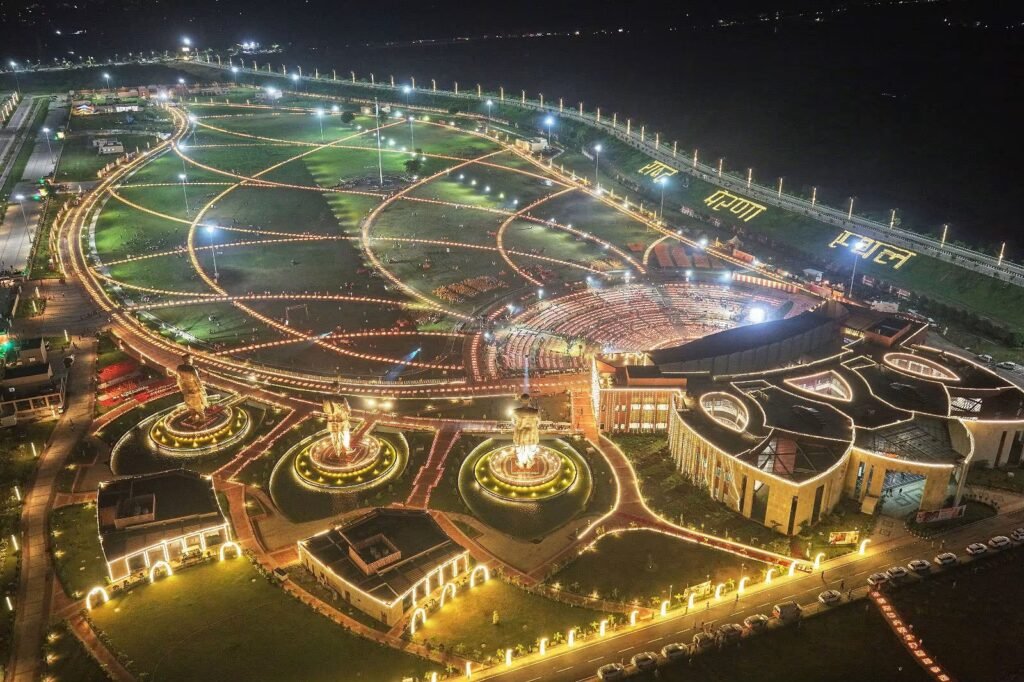 Rashtra Prerna Sthal in Lucknow has been enriched by monumental sculptures created by acclaimed sculptor Naresh Kumar Kumawat