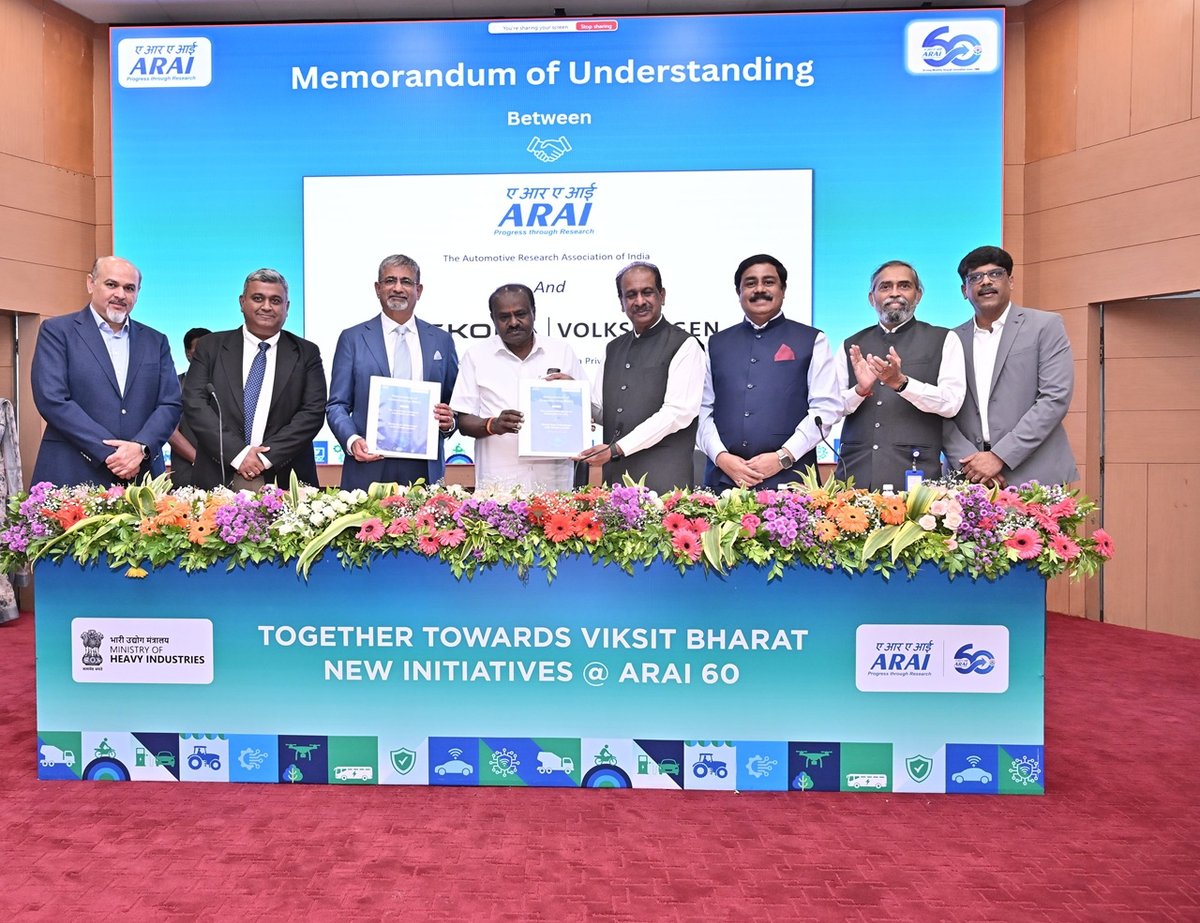 Hon’ble H.D. Kumaraswamy, Mr Piyush Arora and Dr. Reji Mathai mark the MoU between Škoda Auto Volkswagen India and ARAI to strengthen crash testing infrastructure and automotive safety capabilities
